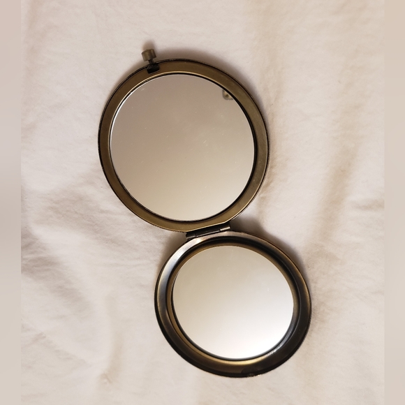 Handmade Beaded compact mirror - Picture 3 of 6